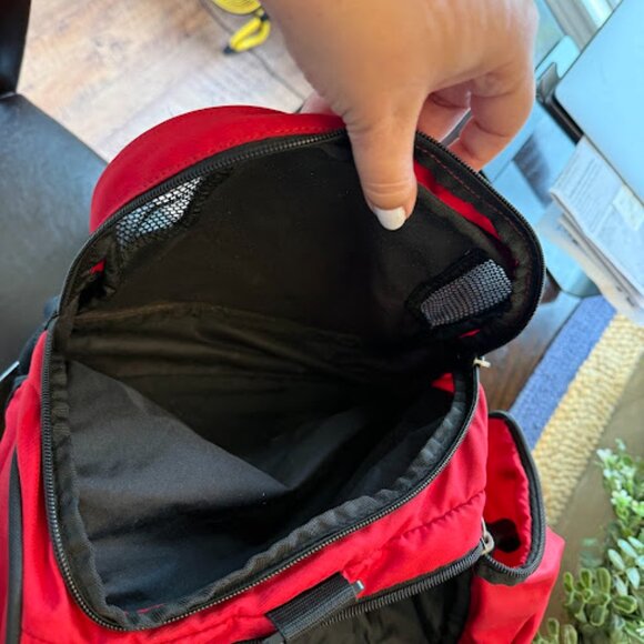 Nike Red & Black Large Duffle bag great for men, women, or kids - Picture 6 of 8